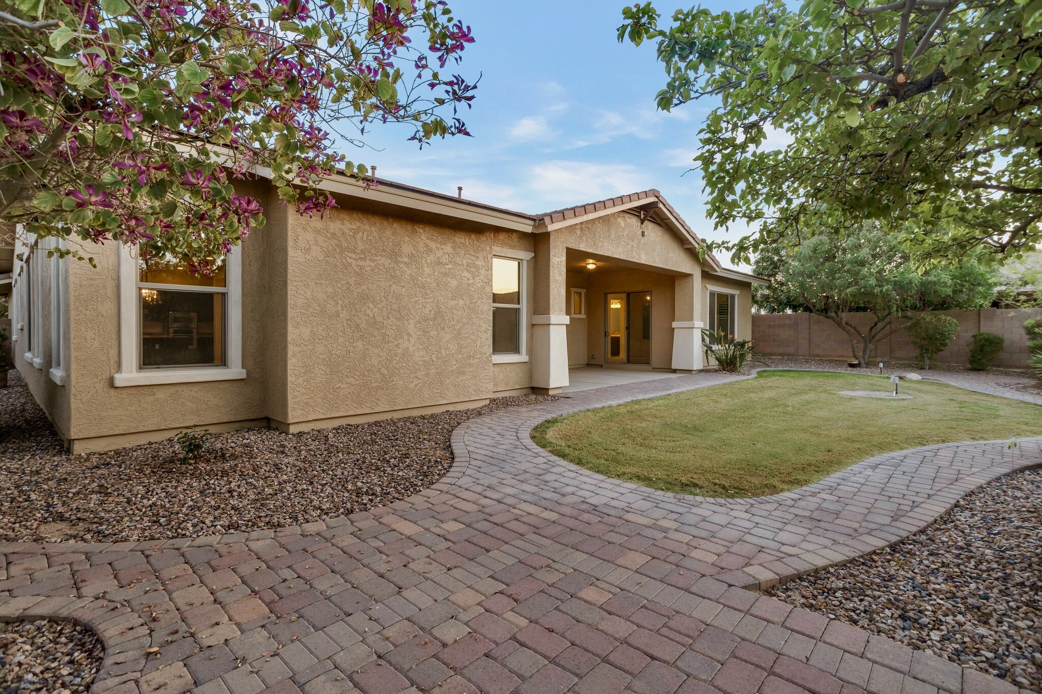 Building Photo - 3750 E SAWTOOTH DR