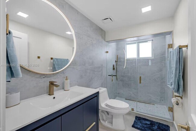 Building Photo - 125 Gardenia St