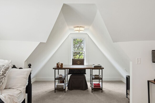 Building Photo - 828 Kirkwood Ave