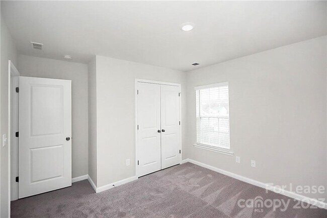 Building Photo - Stunning Almost New Home in desirable Chat...