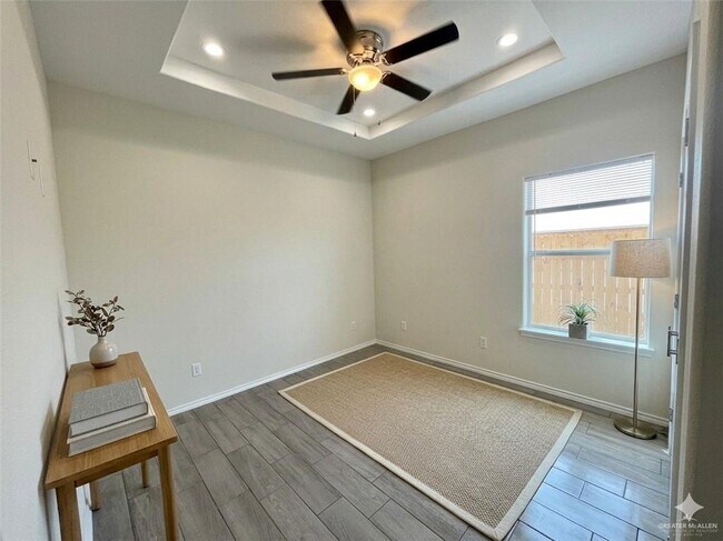 Building Photo - 12 Hiawatha Dr