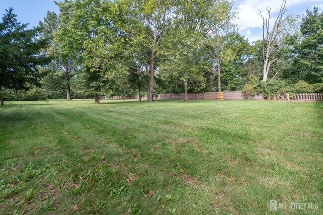 Building Photo - 135 Summerhill Rd