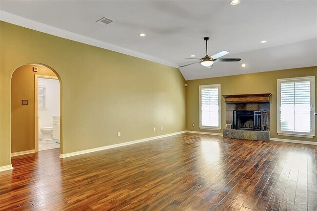 Building Photo - 3815 Sumner Ct