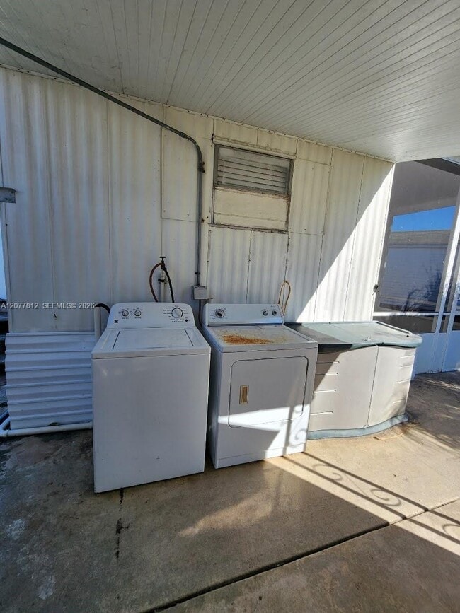 Building Photo - 4222 Hibiscus Cir