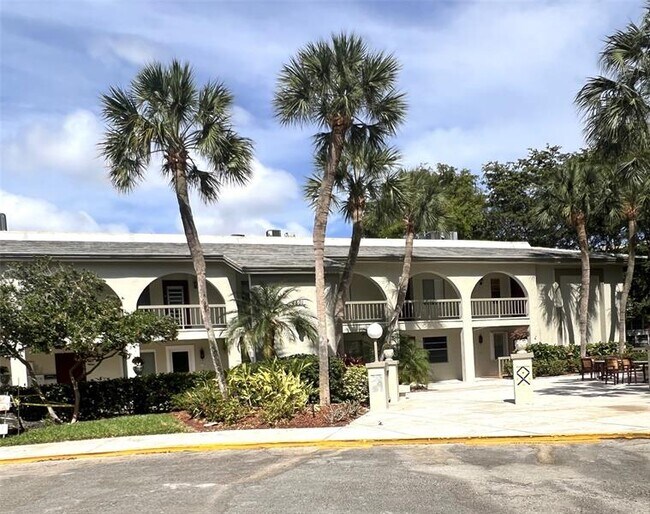 Building Photo - 4801 Martinique Pl