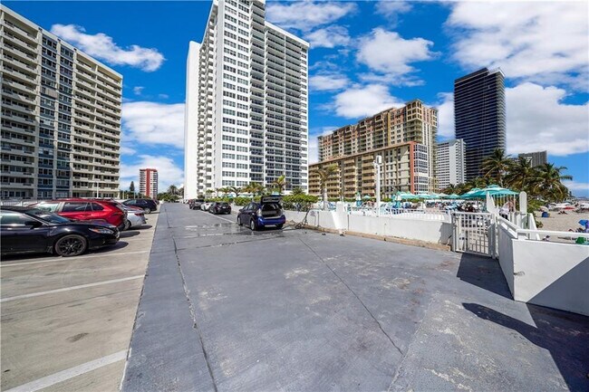 Building Photo - 3140 S Ocean Dr