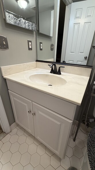 Building Photo - 4609 Luxberry Dr