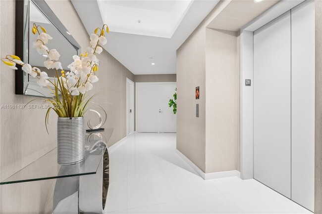 Building Photo - 851 NE 1st Ave