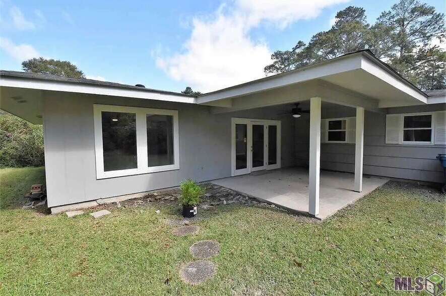 Building Photo - 1351 N Woodcrest Ave