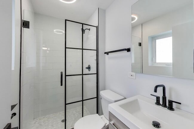 Building Photo - 710 S Hawthorne Ave