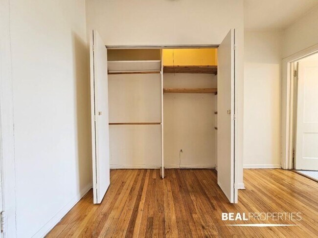 Building Photo - 0 bedroom in CHICAGO IL 60657