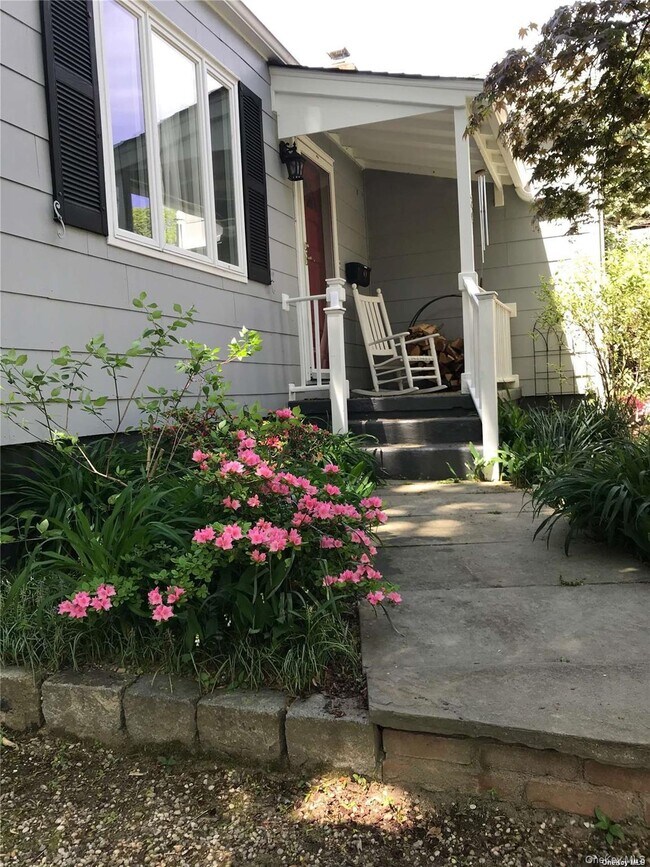 Building Photo - 39 W 7th St