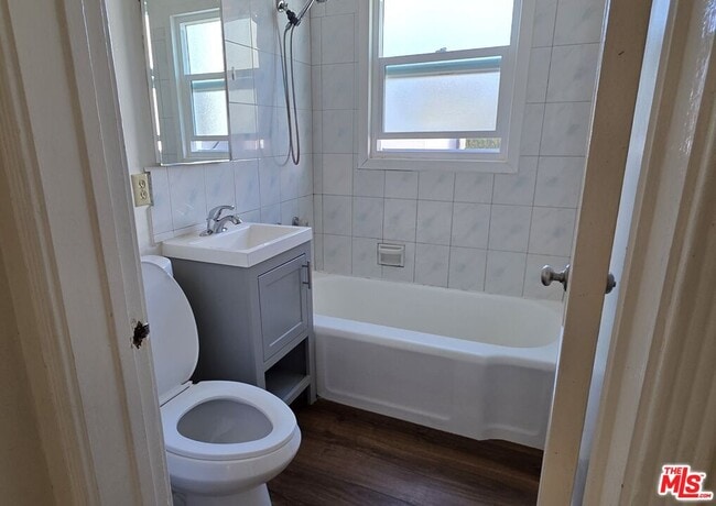 Building Photo - 5444 Hermitage Ave