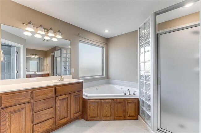 Building Photo - 102 Skinner St