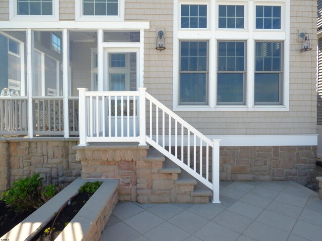 Building Photo - 1340 Pleasure Ave