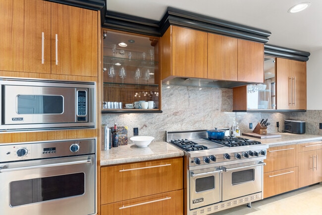 Building Photo - 9101 Alta Dr