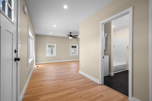 Building Photo - 17 Bridge St