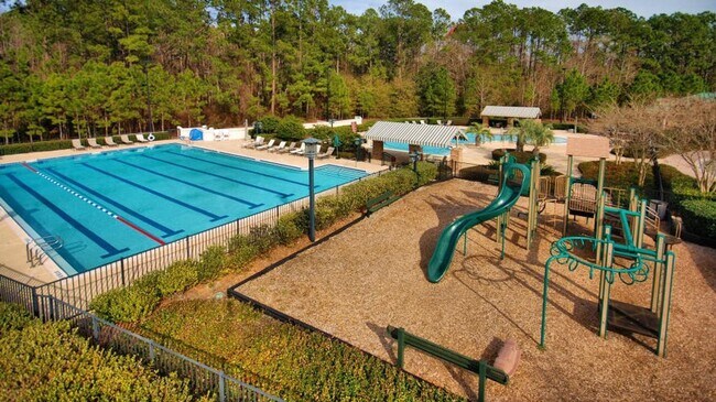 Building Photo - Luxury 3-bedroom - 4 bath with garage