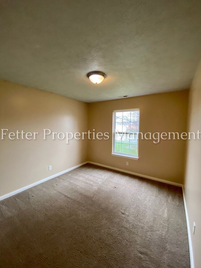 Building Photo - 3 Bedroom East Side Home!