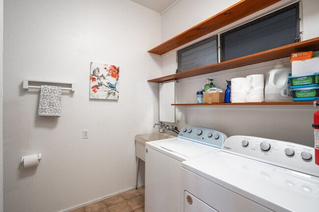 Building Photo - Fully Furnished, 3 Bed/3 Bath, Waiehu Heig...