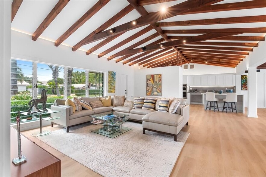Building Photo - 273 Tropic Dr