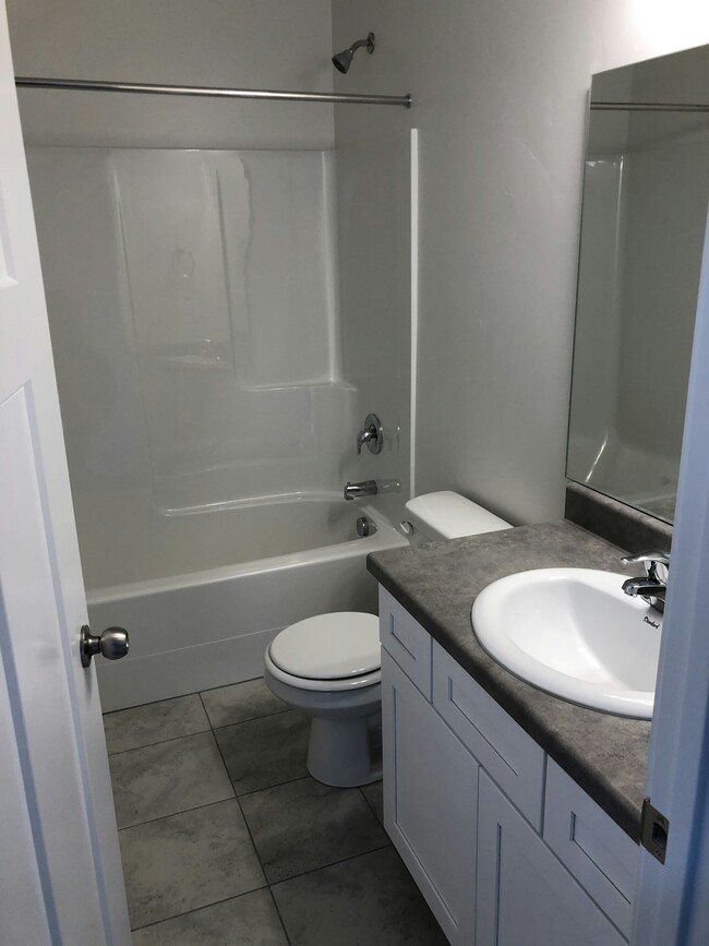 Building Photo - 594 N 260 W