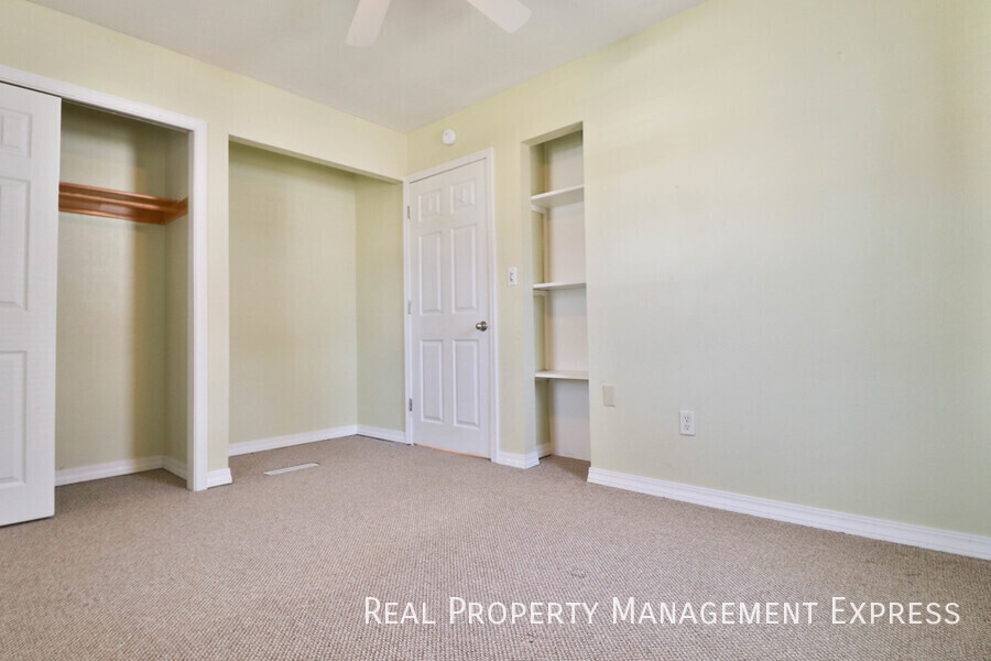 Building Photo - Spacious 2 Bedroom 2 Bath House with Bonus...
