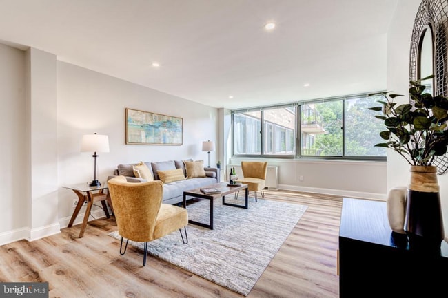 Building Photo - 600 Roosevelt Blvd