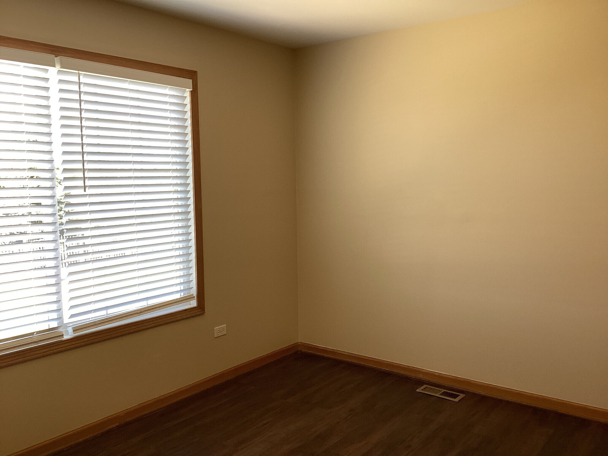 Building Photo - 1305 Bassett Dr