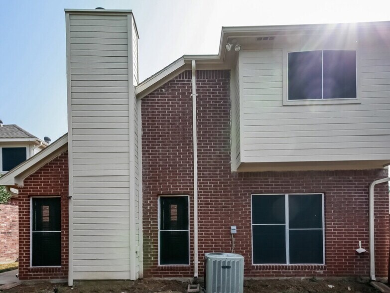 Building Photo - 952 Azalia Dr