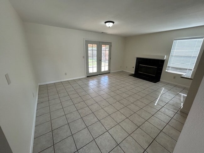 Building Photo - Newly Remodeled