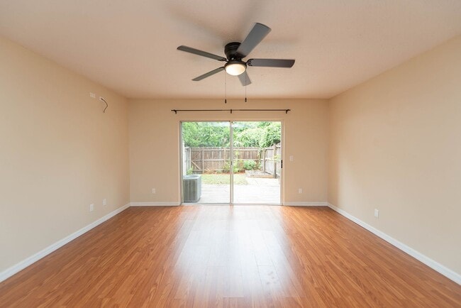 Building Photo - Townhome in Titusville