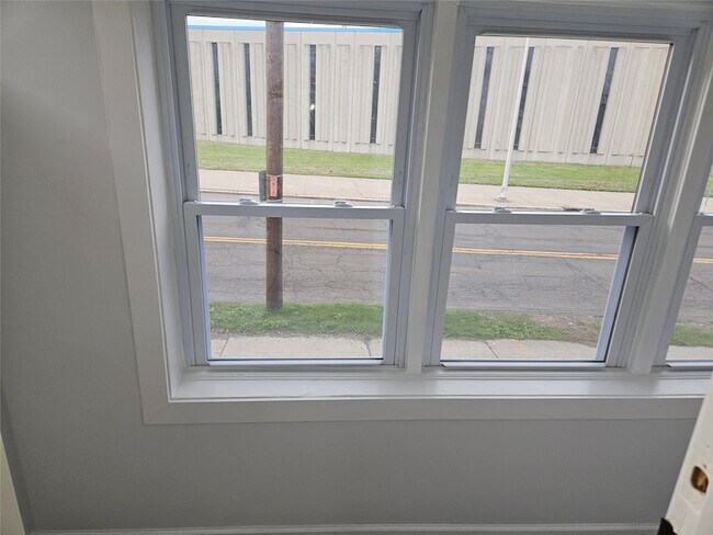 Building Photo - 120 Henry St