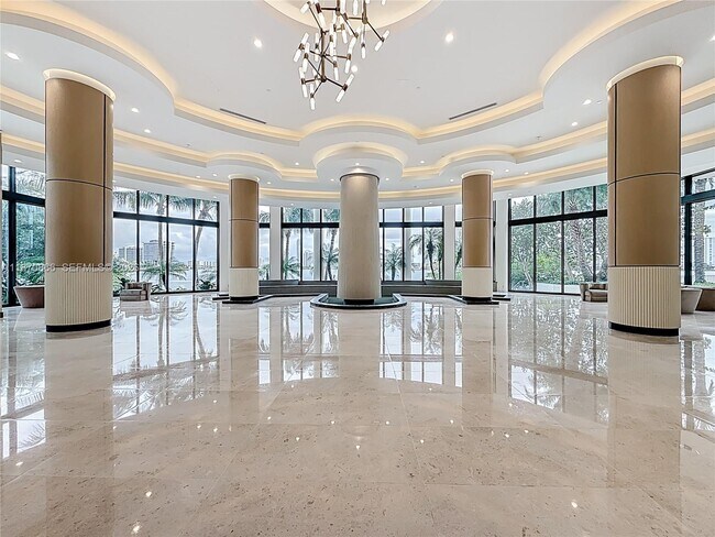 Building Photo - 2800 Island Blvd