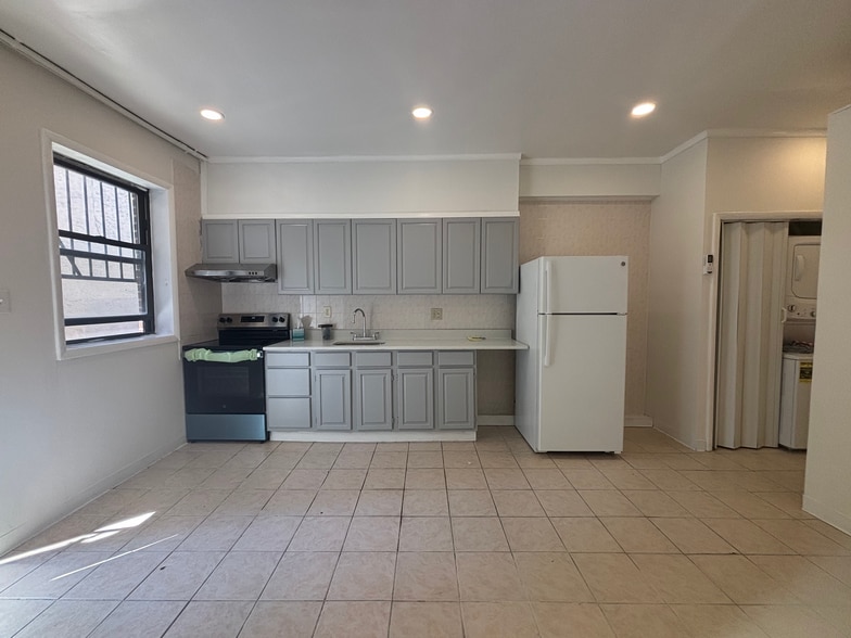main space - 1000 Christian St