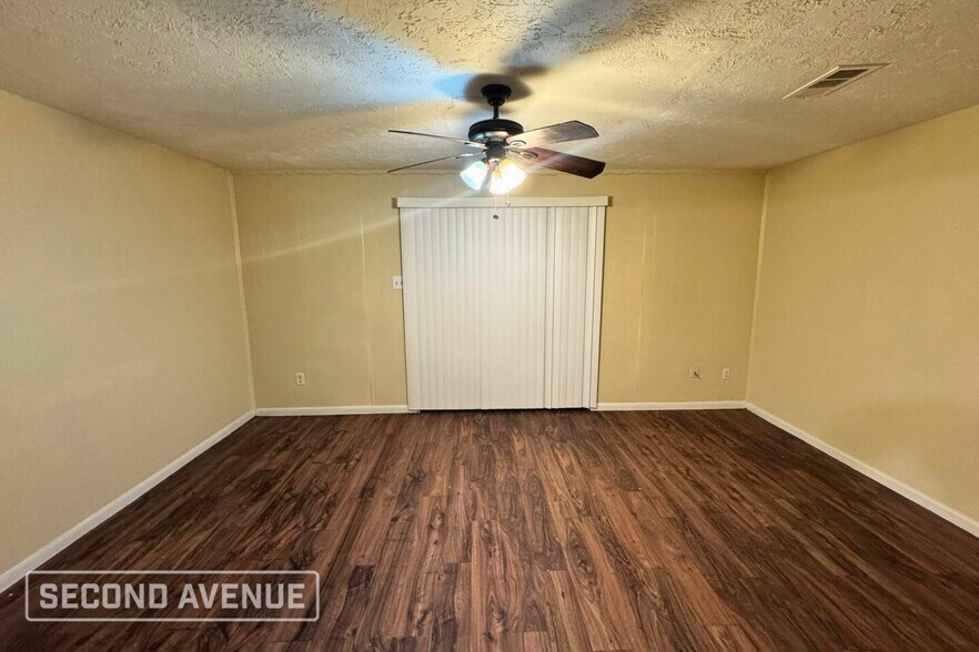 Building Photo - 1813 Country Village Blvd