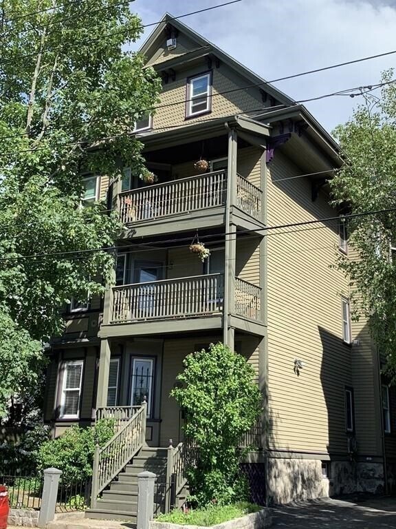 Building Photo - 186 Amory St