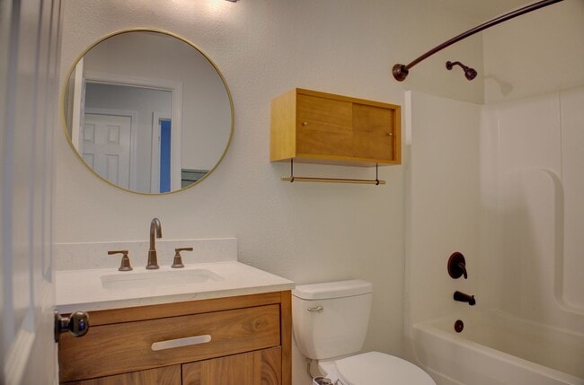 Building Photo - Coming Soon! 3 bed/2 bath!