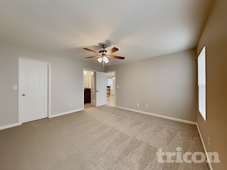 Building Photo - 4201 Broadstairs Dr SW