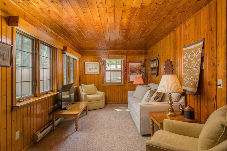 Building Photo - 2296 Cleghorn Rd