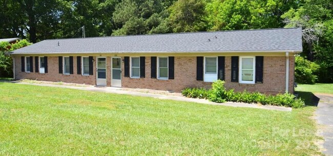 Building Photo - 111 Pearl Cir