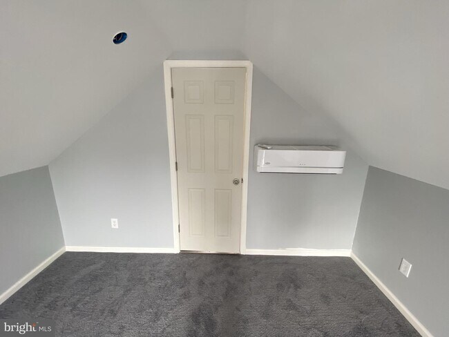 Building Photo - 2605 Maple Ave