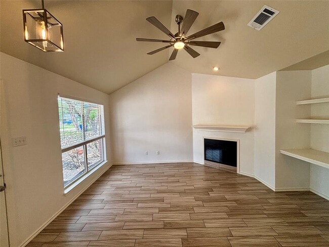 Building Photo - 808 Lone Star Dr