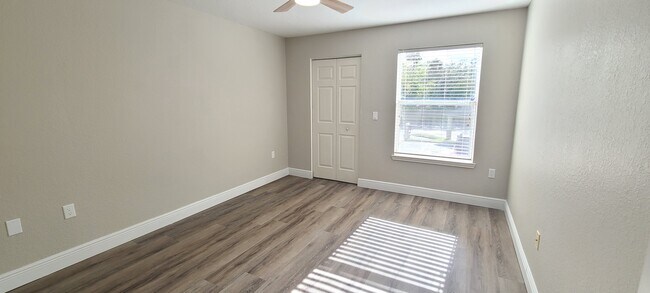 Building Photo - 940 Village Trail