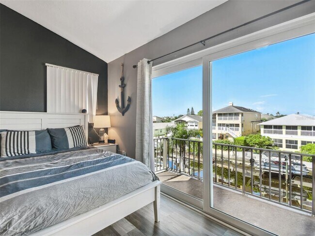 Building Photo - 6241 Bayside Dr