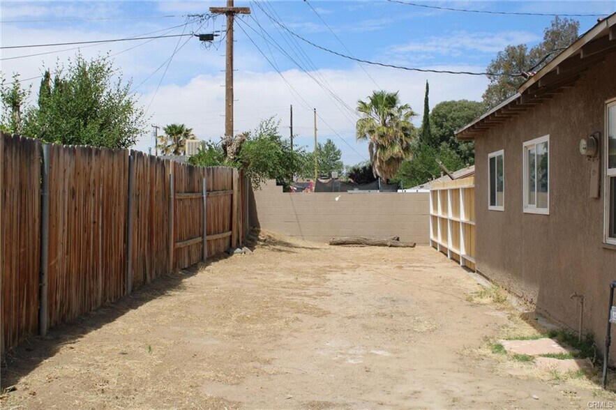 Building Photo - 144 E Avenue Q