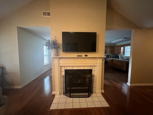 Building Photo - 4 Walnut Grove Cove