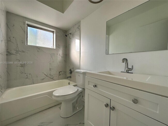 Building Photo - 480 NW 42nd Ct