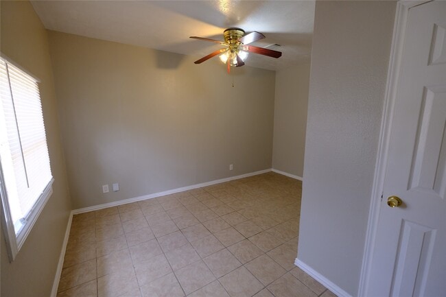 Building Photo - 6718 Midfield Dr