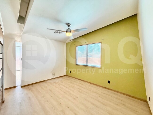 Building Photo - 3907 S Farmer Ave